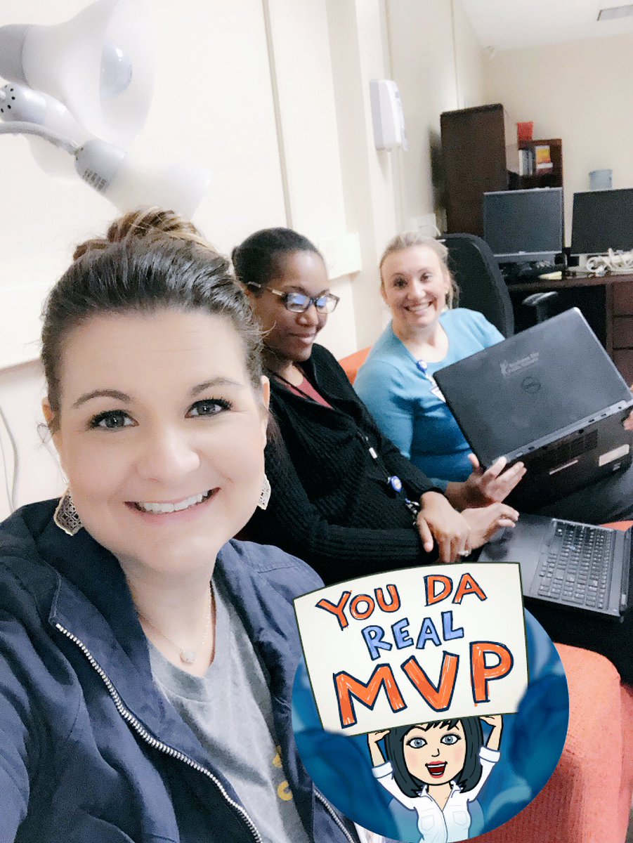 justjackie_edu's tweet photo. Only 50% represented here but I โค๏ธ this team. @OKCPSETS @OKCPS #GratitudeSnaps #Day9 @TaraMartinEDU @tishrich #EdTech #techtrainers https://t.co/YDwwqIoo3D