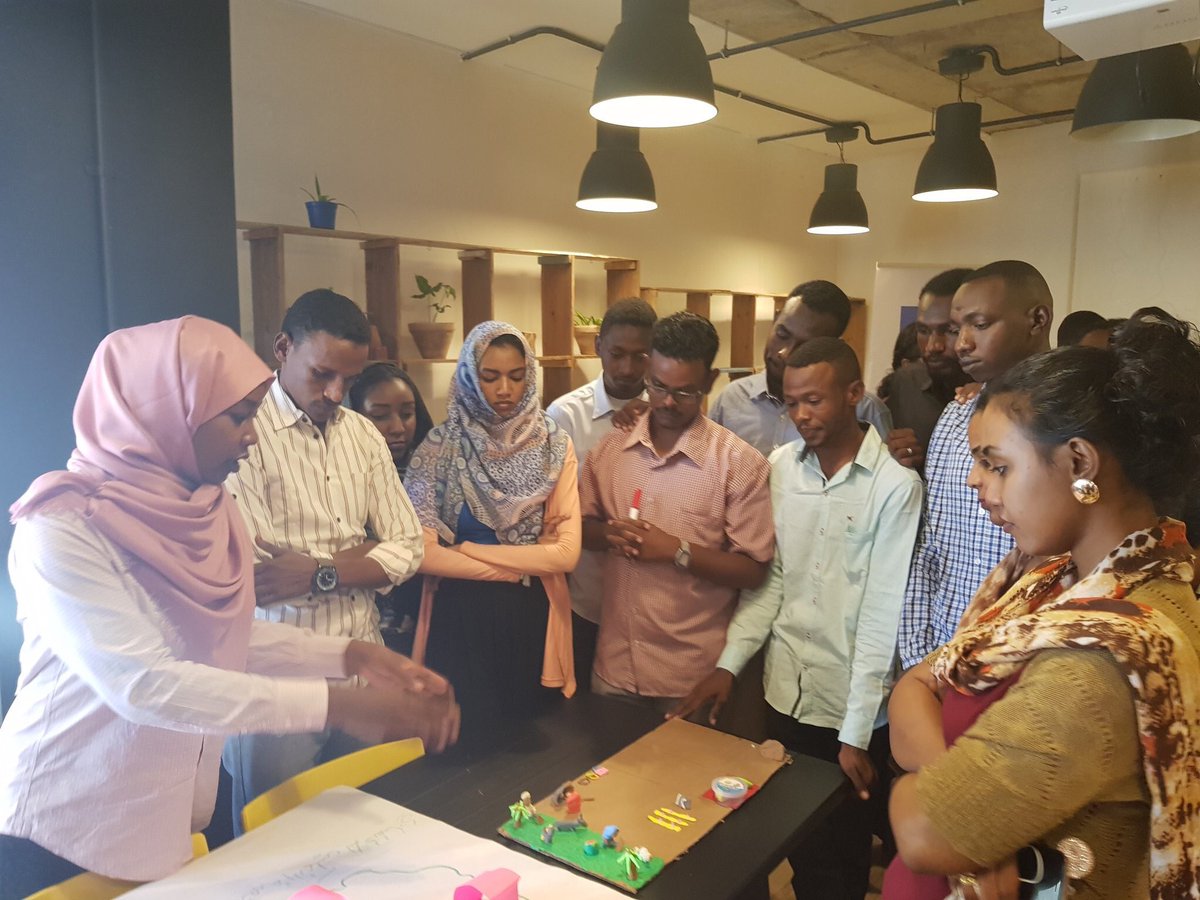 UNDPArabic's tweet photo. ٢٦ شابا يشاركون في برنامج القيادات الشابة في #السودان ، كيف يدعم البرنامج قدرات الشباب؟ #YLP3 https://t.co/BrA0jph03T