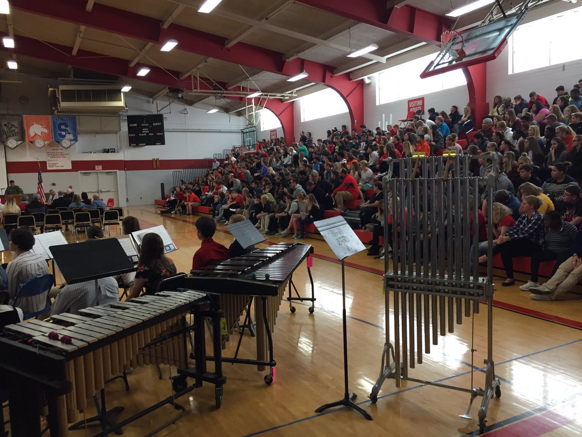 Honoring our Veterans today at our High School Veterans Day Assembly. @francis_scruci <a href="/JeffDeverBgcs/">Jeff Dever</a> <a href="/BGSchools/">BG Schools</a>