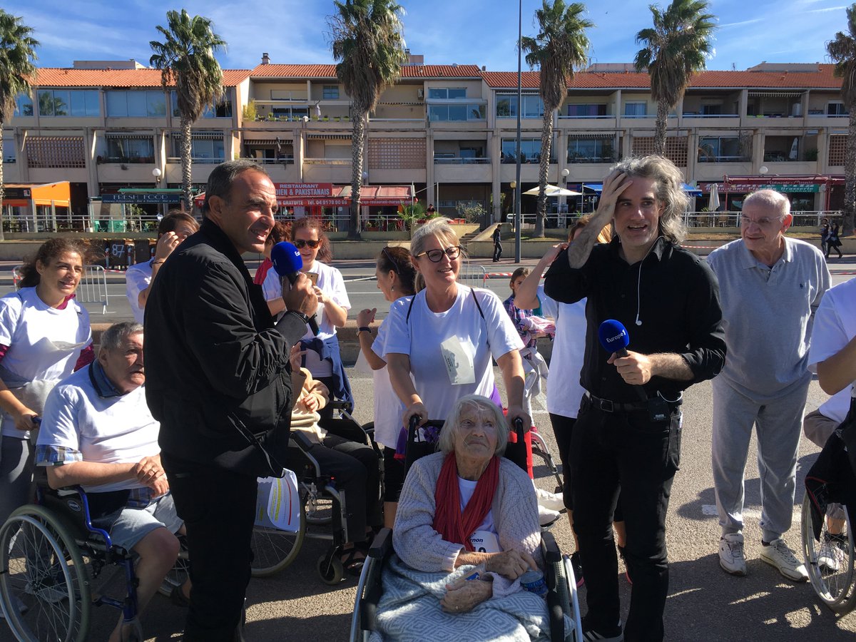 ClaireDutronc's tweet photo. #enbaladeavec @nikosaliagas et @patrickfiorioff sur @Europe1 continue, direction #LePrado @marseille avec rencontre et discussion avec un club de personnes âgées
--> https://t.co/wQnsQ2f5GE https://t.co/A9nxdpGGfC