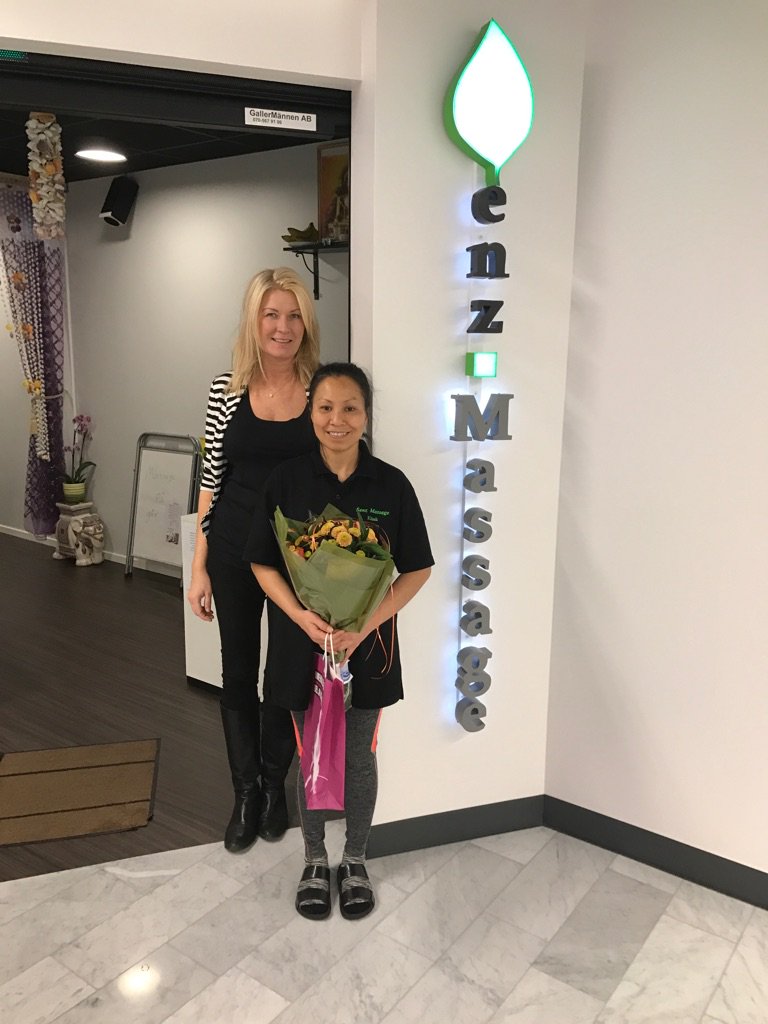 annaanderberg1's tweet photo. Nya företag har öppnat upp i #Hallunda Centrum inom hälsa &amp; skönhet som vi idag har välkomnat till #Botkyrka kommun. #Botkyrkanaringsliv https://t.co/oOAAM2xh2W