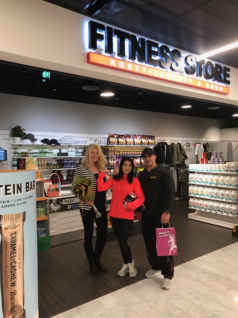 annaanderberg1's tweet photo. Nya företag har öppnat upp i #Hallunda Centrum inom hälsa &amp; skönhet som vi idag har välkomnat till #Botkyrka kommun. #Botkyrkanaringsliv https://t.co/oOAAM2xh2W