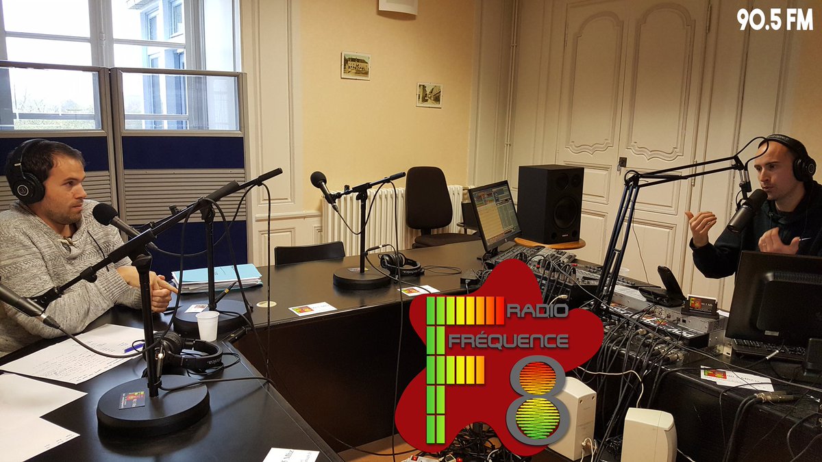 RadioFrequence8's tweet photo. #Frequence8 90.5 reçoit le club de football de l'@EskouadeNN. Diffusion demain, vendredi 10 novembre à 10h @MontfortsurMeu https://t.co/4V6W05YgrD
