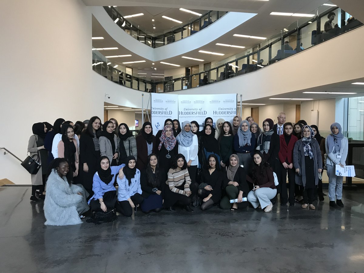 BGGSchool's tweet photo. Congratulations Y13 students, successfully completing the Progression Module, a structured programme designed by @leedsbeckett &amp; @HuddersfieldUni - preparation for university, employment &amp; valuable life skills #YouYourCareer #ManagingMoney  #MarketingYourself #ExploringYourFuture https://t.co/UsvwqnxSpO