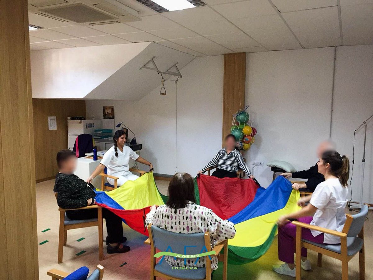 AFAHuelva's tweet photo. Os dejamos fotos del “Taller de movilidad y psicomotricidad" que hacemos normalmente en AFAH con los usuarios https://t.co/GZrIJa5y5m