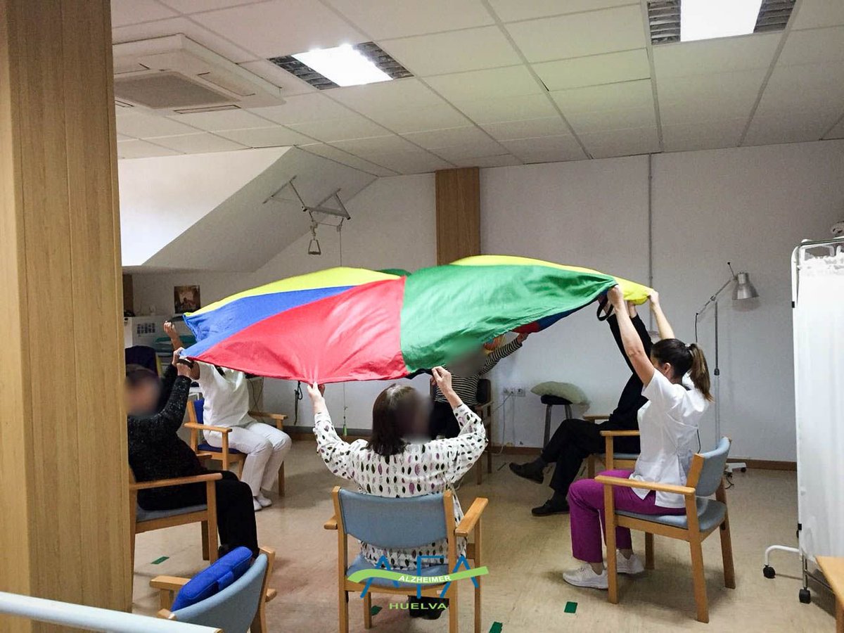 AFAHuelva's tweet photo. Os dejamos fotos del “Taller de movilidad y psicomotricidad" que hacemos normalmente en AFAH con los usuarios https://t.co/GZrIJa5y5m
