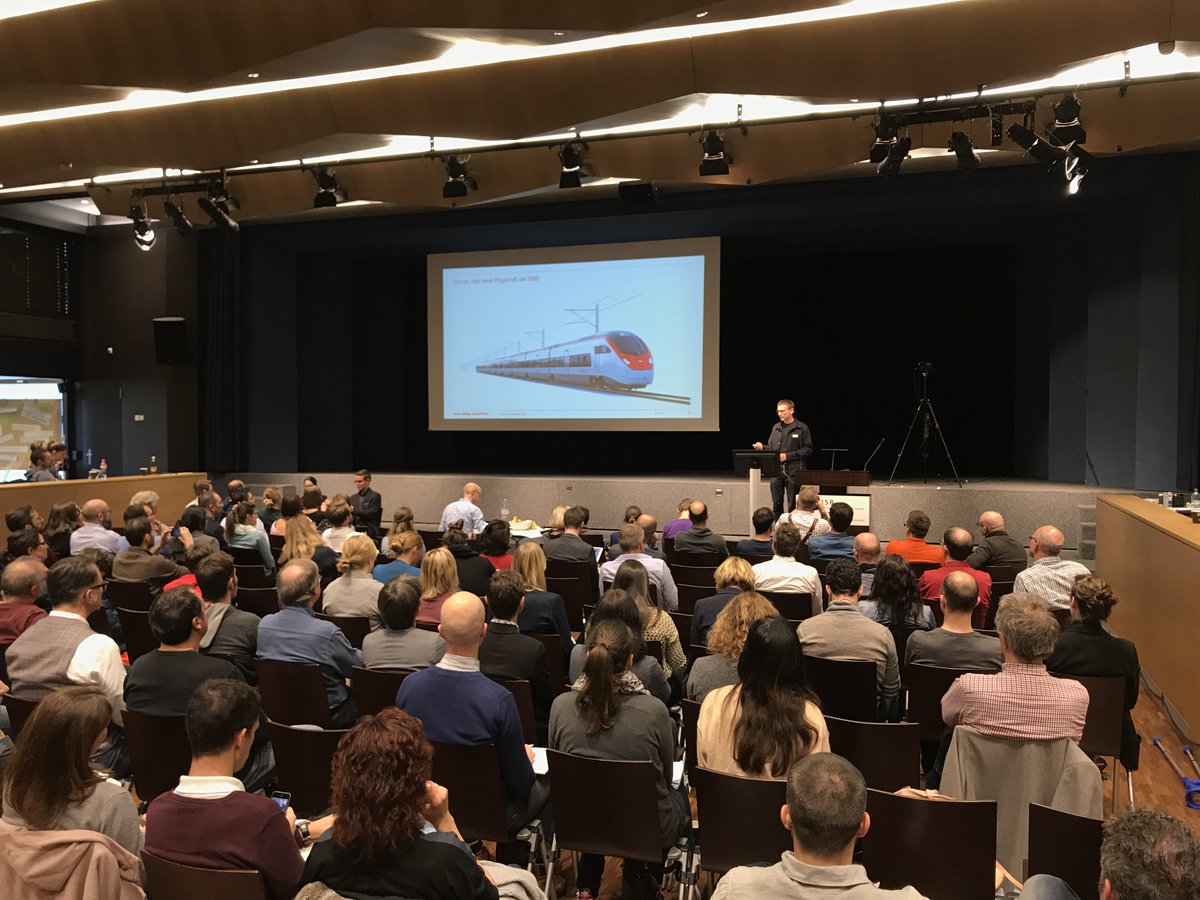 ux_schweiz's tweet photo. Über den Entwicklungsprozess von Zügen spricht aktuell Christian Harbeke von @nosedesign
Viele nette Anekdoten inklusive :)
Join us live on Facebook! #wudch2017 #WUD2017 https://t.co/1bTjxQNpZt