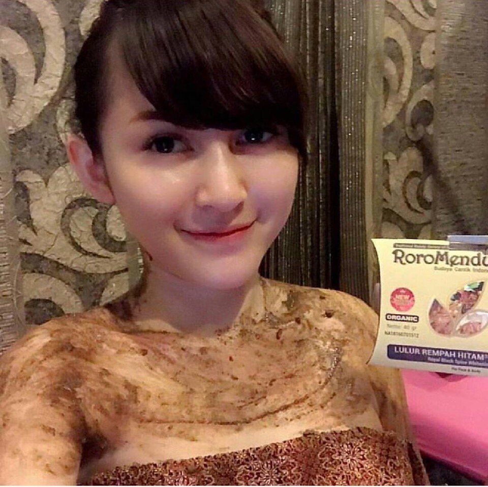 mediaolshop's tweet photo. wajah udah fresh dan cerah saatnya merawat tubuh dengan Lulur rempah hitam kulit tubuh juga butuh perawatan ekstra maksimal untuk hasil yg lebih baik gunakan setiap hari https://t.co/9jXEplHJpG