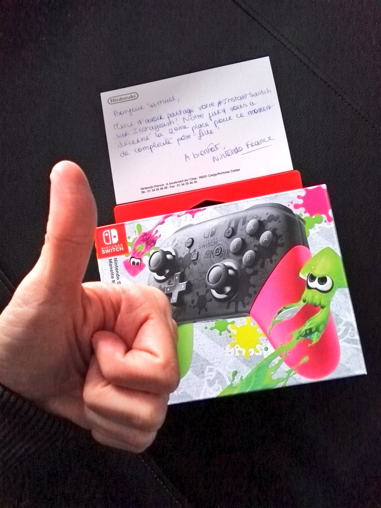JeGeekJePlay's tweet photo. Je n'y croyais pas et pourtant. Hier @NintendoFrance m'annonce que je gagne un Controller Pro #Splatoon2 au concours #InstantSwitch 

Déjà reçu aujourd'hui ! Merci pour la rapidité 😍 https://t.co/tFM5blAnYW