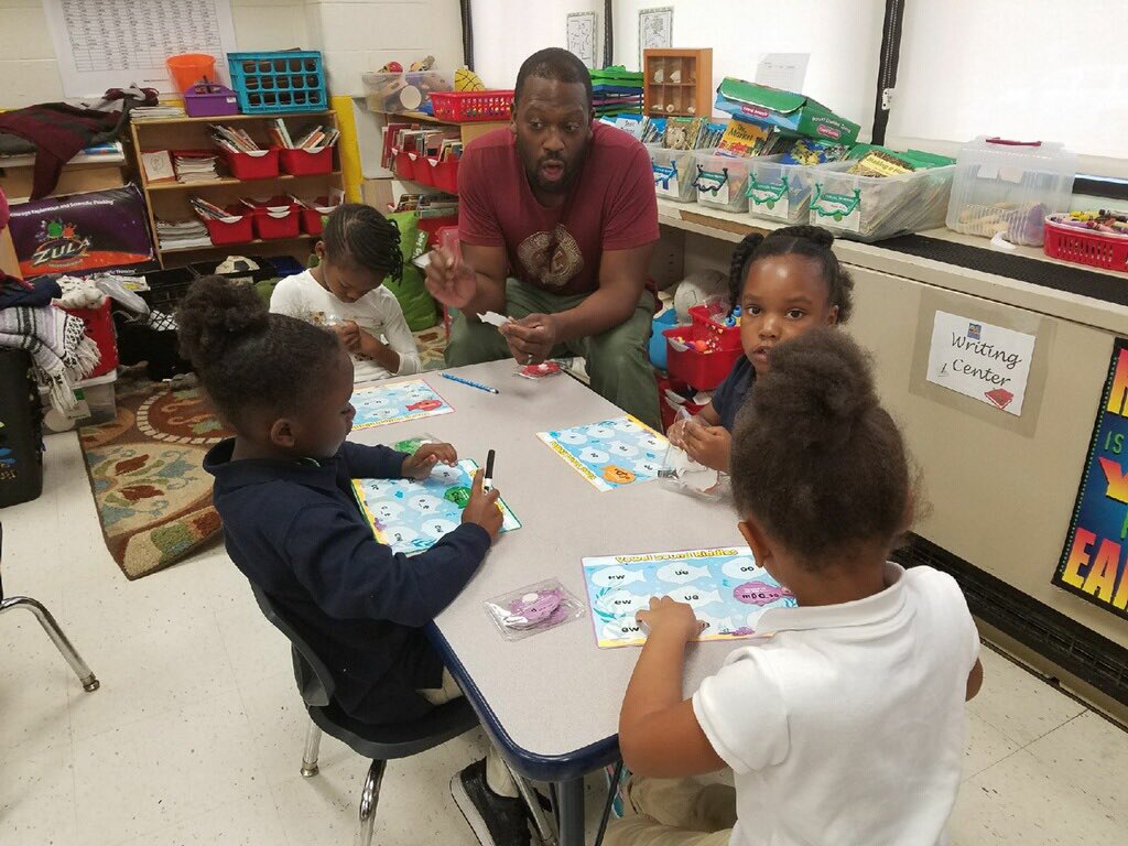 FriendshipPCS's tweet photo. Ms. Thomas' kindergarten class at Friendship Blow Pierce is working hard to learn how to read and write. The class is full of caring adults supporting the scholars to succeed! #FPCSExcel π https://t.co/yBY3gXRvBb