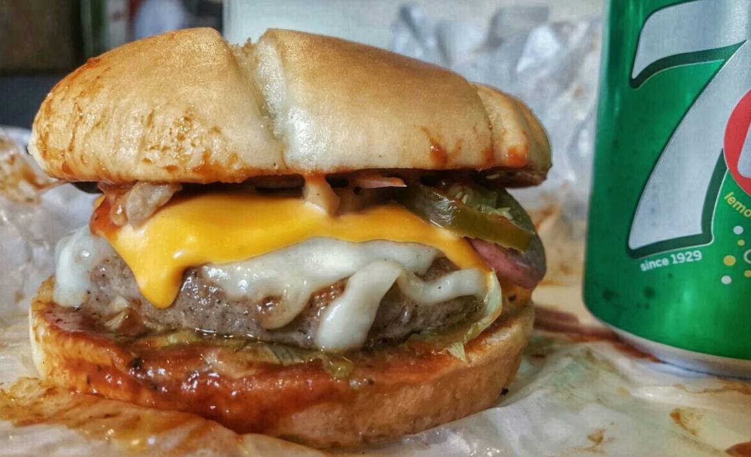 AlizaAnees's tweet photo. The messier the mightier. I take my beef burger game VERY seriously! #eatingnonstop #beefburgers #foodblogger #foodiethursday #beef https://t.co/F0aaErypdx