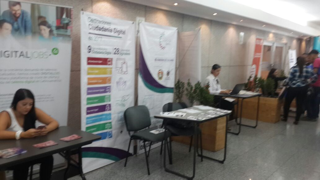 MujeresTIC_Co's tweet photo. Estamos en #ExpoMiPyme Digital en la @CCBucaramanga con la iniciativa #CiudadaníaDigital @SergioCajiasL @BucaramangaTIC @Ministerio_TIC https://t.co/fXOCCyVGKy