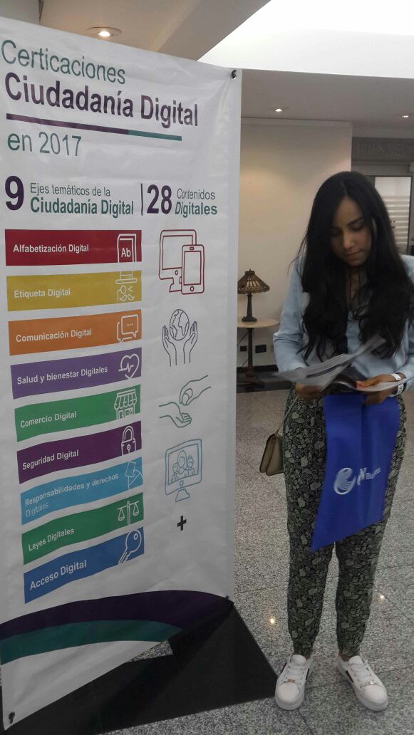 MujeresTIC_Co's tweet photo. Estamos en #ExpoMiPyme Digital en la @CCBucaramanga con la iniciativa #CiudadaníaDigital @SergioCajiasL @BucaramangaTIC @Ministerio_TIC https://t.co/fXOCCyVGKy