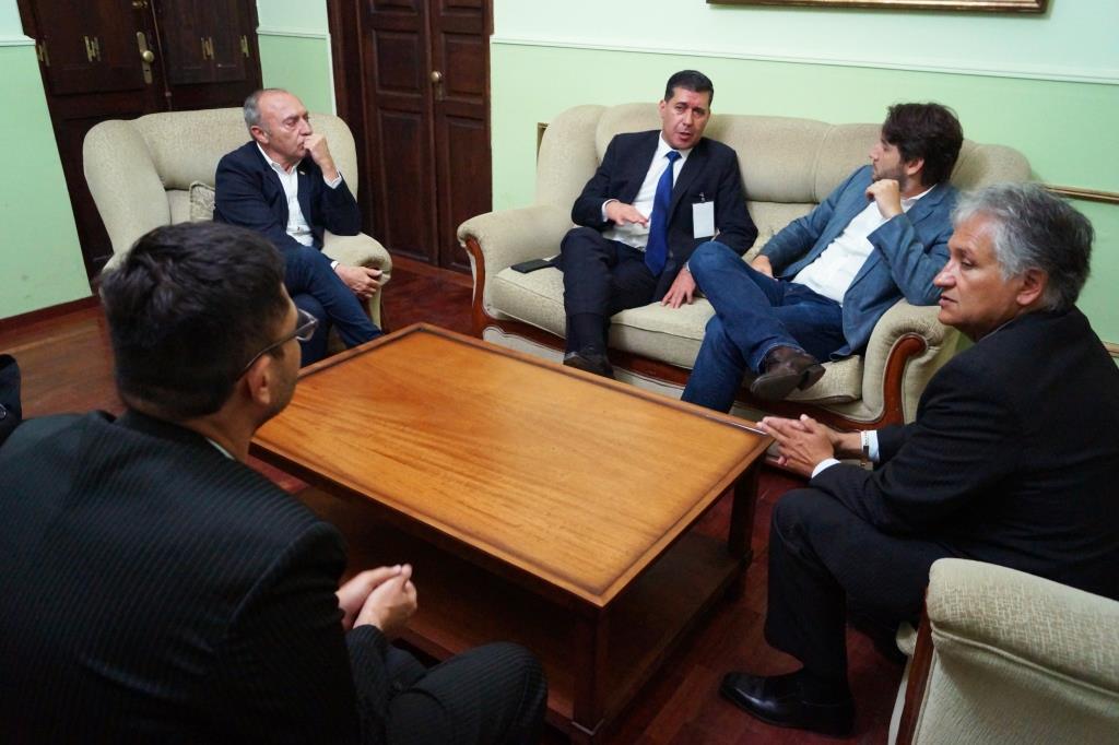 cuentapriv123's tweet photo. Se fortalece la Cooperación Bilateral para el Corredor Bioceánico https://t.co/GMWJwEKsBb https://t.co/Nx8wdpdFAf
