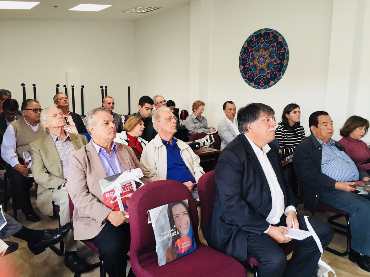 PROPAIS's tweet photo. Hoy nuestros directivos @propais recibirán la delegación de empresarios y funcionarios #Fedecomercio de #Brasil para conocer y presentar programas de #Compracolombiano #Proim #Etnicos #Sura y #Microfranquicias https://t.co/9EUjyzbzRk