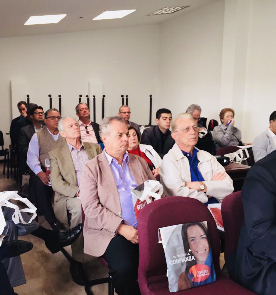 PROPAIS's tweet photo. Hoy nuestros directivos @propais recibirán la delegación de empresarios y funcionarios #Fedecomercio de #Brasil para conocer y presentar programas de #Compracolombiano #Proim #Etnicos #Sura y #Microfranquicias https://t.co/9EUjyzbzRk