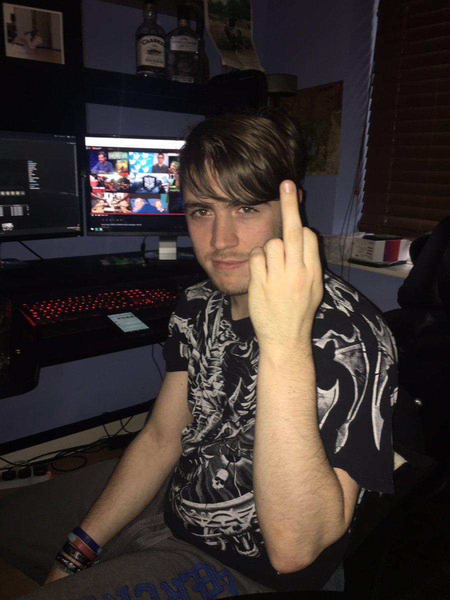 aimeeeeeeeeeeeh's tweet photo. @totaluprawr @inthelandfill #stillpulling https://t.co/0DRg6BhPOr