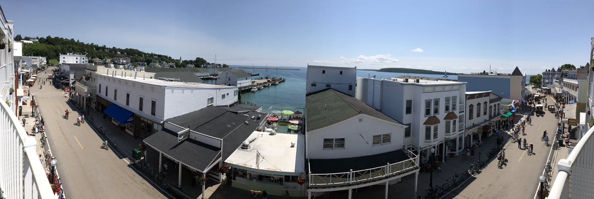 LilacTreeMI's tweet photo. @mackinacisle View from one of our balcony suites 💜💜💜 https://t.co/ipic0GuaKV