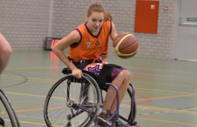 sportflevo's tweet photo. Paralympische topsporter Bo Kramer vertelde vandaag bij OBS De Bongerd in #Almere over haar leven als topsporter, gezonde voeding en over de Paralympische Spelen in Rio #MaandAS @xBoLisa_ Ook een topsporter in jouw klas? Lees meer: https://t.co/vZ407pYoxw https://t.co/7kVaZNfULE