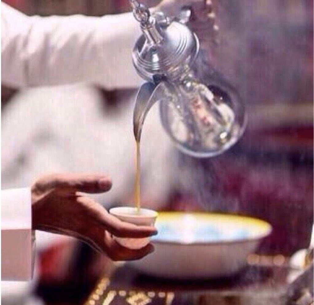 y__amii's tweet photo. لا جاتك  الحكمه من لسان شايب
خذها وسكر بالحشا دونها الباب 
.
مرت به الدنيا وشاف العجايب
وجمع بقلبه من تجاريبها كتاب✋ https://t.co/cVnG9huLzf