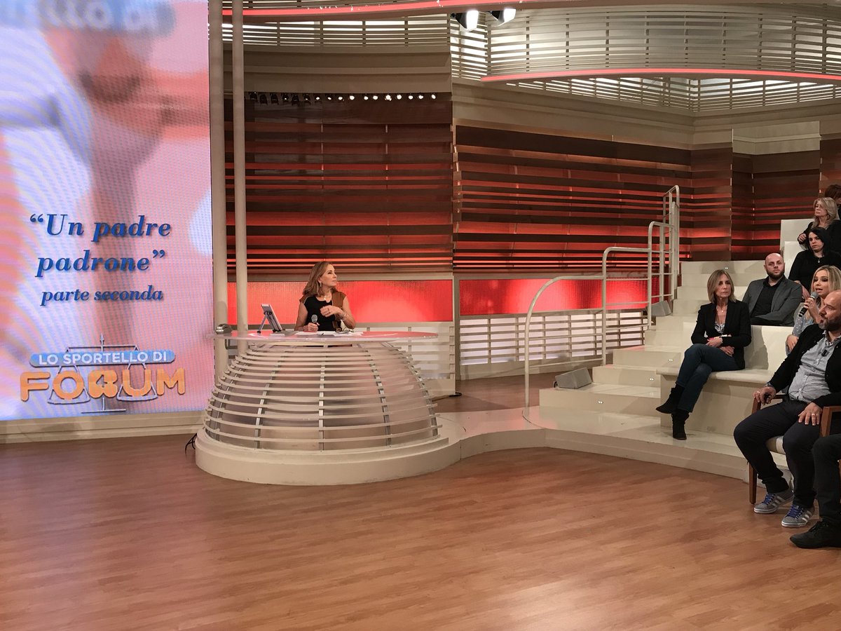 ninaoraloso's tweet photo. Oggi @barbaracappi1 è tornata a trovarci a @forummediaset per il nuovo libro #leletteredianna ha seguito e commentato le cause ci ha detto ke le abbiamo portato fortuna ☘️ grazie @CePostaPerTeOff @tusiquevales_it @social_mediaset https://t.co/EWWOiieBAO
