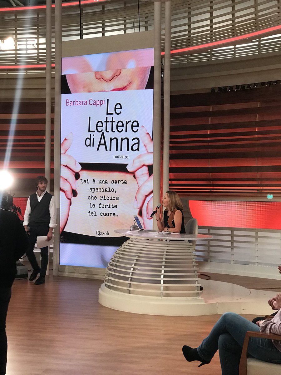 ninaoraloso's tweet photo. Oggi @barbaracappi1 è tornata a trovarci a @forummediaset per il nuovo libro #leletteredianna ha seguito e commentato le cause ci ha detto ke le abbiamo portato fortuna ☘️ grazie @CePostaPerTeOff @tusiquevales_it @social_mediaset https://t.co/EWWOiieBAO