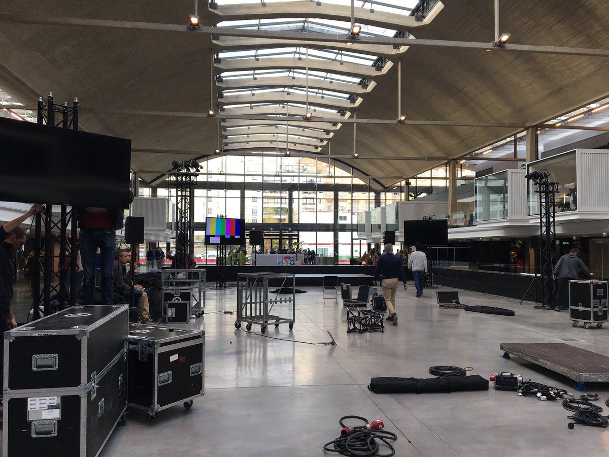 LaBigAddress's tweet photo. C’est l’installation à @joinstationf pour le #PrixCUS2017 ! Prêts à découvrir les #startup 🇫🇷 lauréates en #communication ? RDV à 18h 😁 https://t.co/WfCdAaxNUU