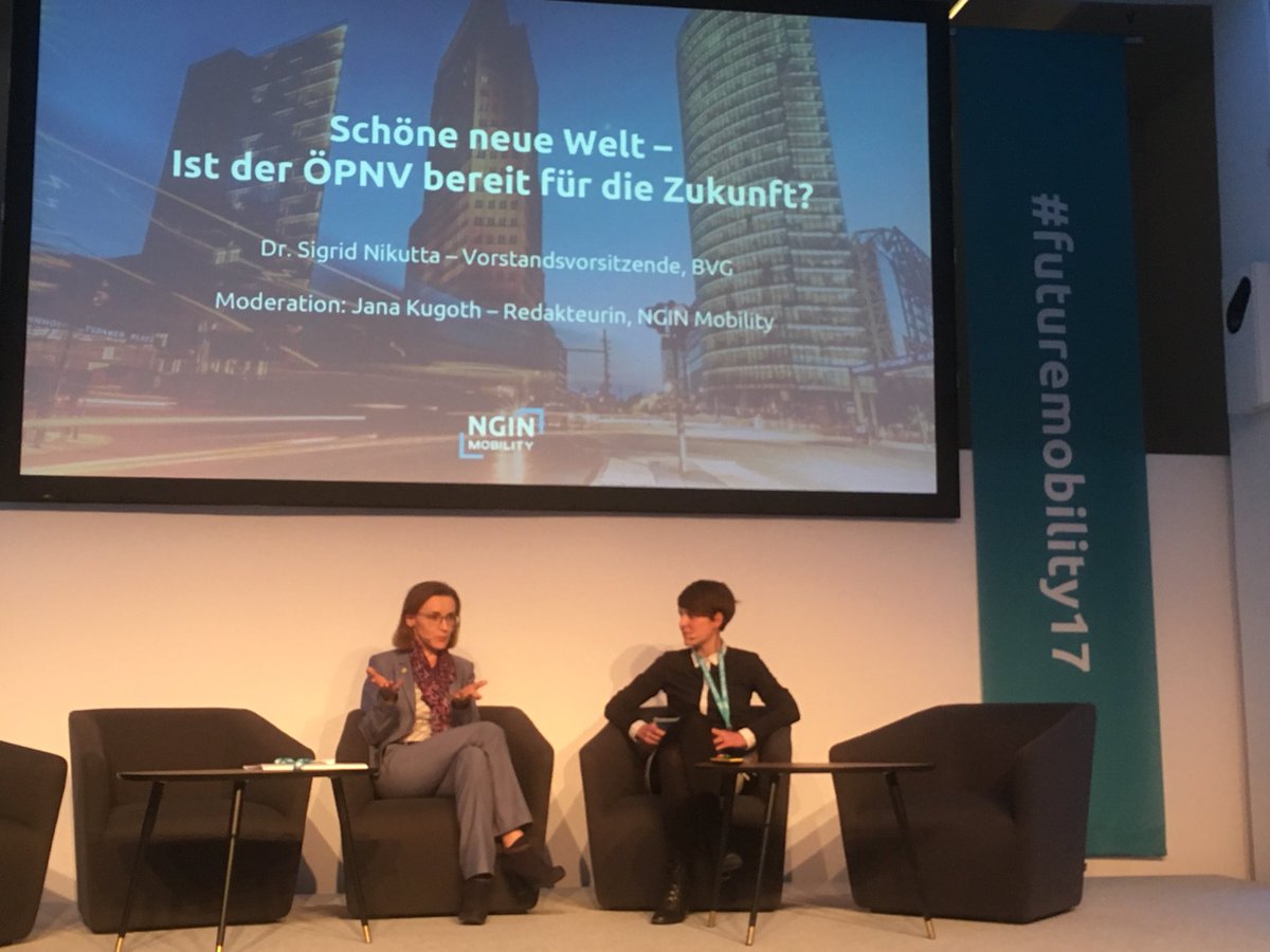 JKnfk's tweet photo. „Niemand fährt mit der BGV, weil es so cool ist, sondern weil man wohin will“ - mit so einer Vorstandsvorsitzenden ist auch der BGV plötzlich cool. #bgv #futureofmobility #futuremobility17 https://t.co/nuNDRYxG6q