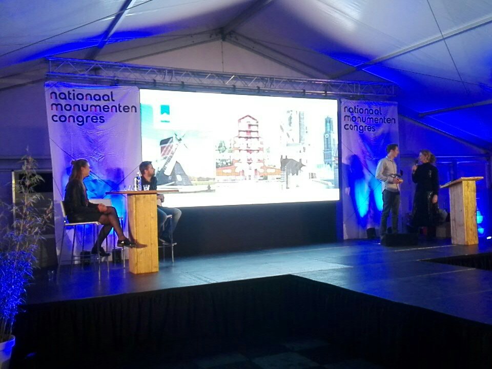 monumentencongr's tweet photo. En de winnaar van de prijs Jong MonumentenTalent is geworden: Max Beijk! ''Een innovatief en gedurft jong professional die buiten de gebaande paden durft te gaan.'' Van harte gefeliciteerd namens de erfgoedsector! #NMC017 @RCE_com @MondriaanFonds @susanlammers https://t.co/19t2s9c0oz