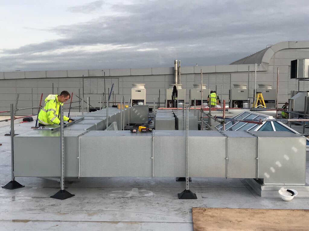 _DeltaT's tweet photo. Working hard on the final stages of a new AHU and AC installation at a School project in Essex https://t.co/jEFElvManK