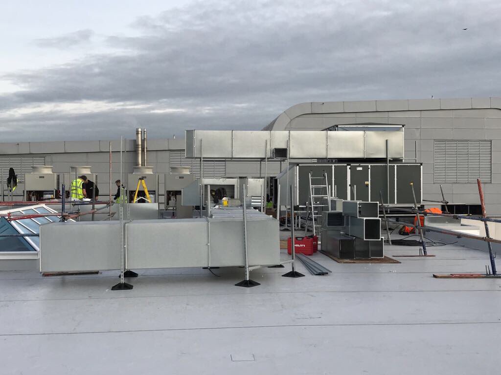 _DeltaT's tweet photo. Working hard on the final stages of a new AHU and AC installation at a School project in Essex https://t.co/jEFElvManK