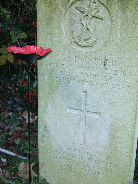 AppledoreHist's tweet photo. Here in Appledore, Kent we have set up our poppies alongside the graves of the fallen in St Peter &amp; St Paul's Church in remembrance of their sacrifice #WW1 https://t.co/J7uGEkMaiE