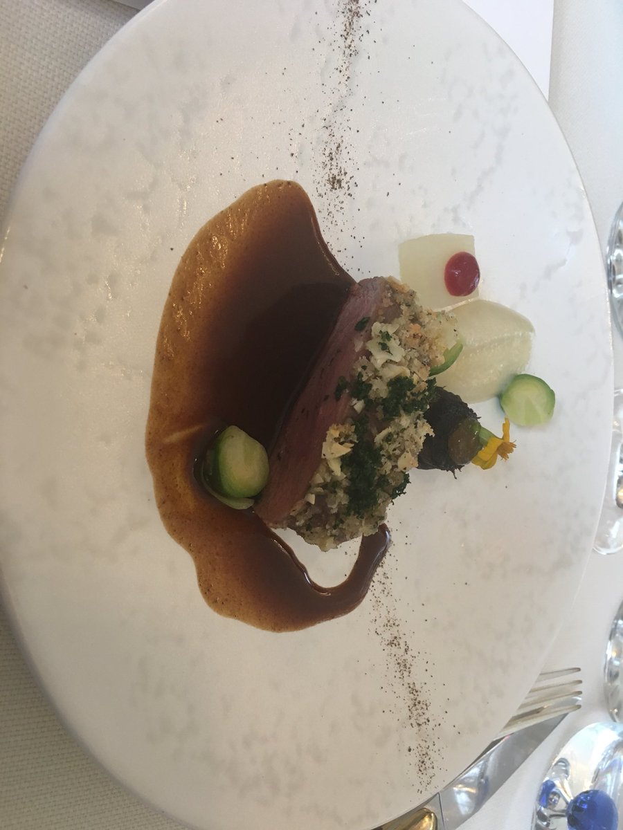 wearesommos's tweet photo. Mjam 🤤! Fabelachtig paddo-vega-pastagerecht van @rest_grlantaarn Jarno met wijnen van @podereforte. Dank @Vinites ! En @parkheuvel voor de gastvrijheid en het zalige ree https://t.co/eBpzIeWTvQ