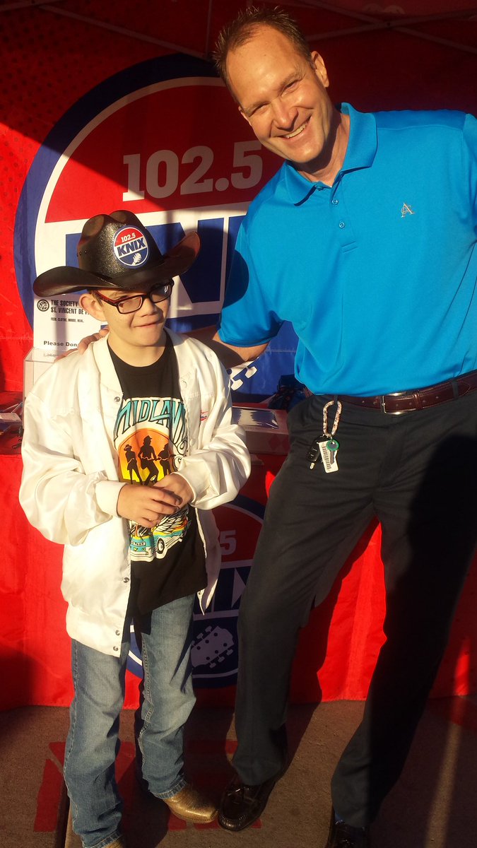 Mikeywim1's tweet photo. Made a new friend today Austin @knixcountry awesome kid!! https://t.co/mrOsh0E1L4