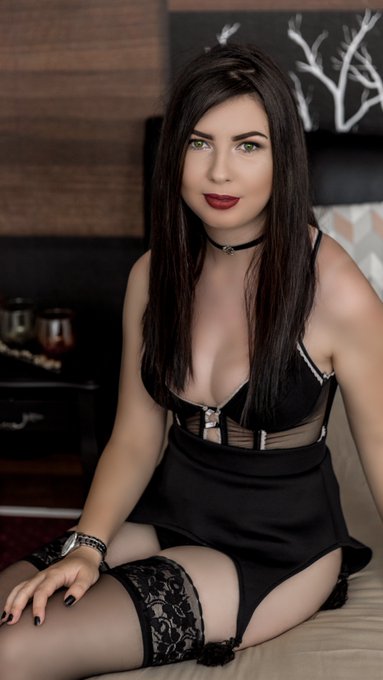 #FelizJueves now we have #280characters to write naughty! https://t.co/i5GREc4BKo https://t.co/H30KY<a href="/tag/felizjueves"class="tags">#FelizJueves</a><a href="/tag/280characters"class="tags">#280characters</a>