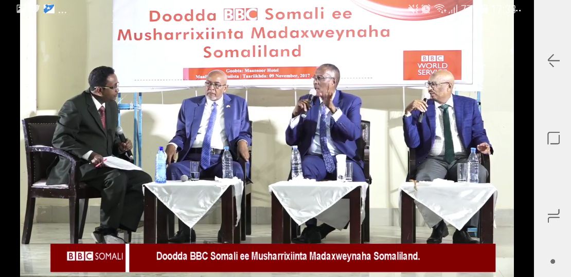 BBCSomali's tweet photo. #DooddaBBC Somali ee musharrixiinta ku tartamaya xilka madaxweynaha Somaliland ayaa intaan ku dhammaaday. hadduu ku dhaafay waxaad dib uga daawan kartaa halkan: https://t.co/rPQa4Gyzc0
Ama dib uga dhageyso: https://t.co/XWT2gwSB1p https://t.co/BPGgjo5eH5