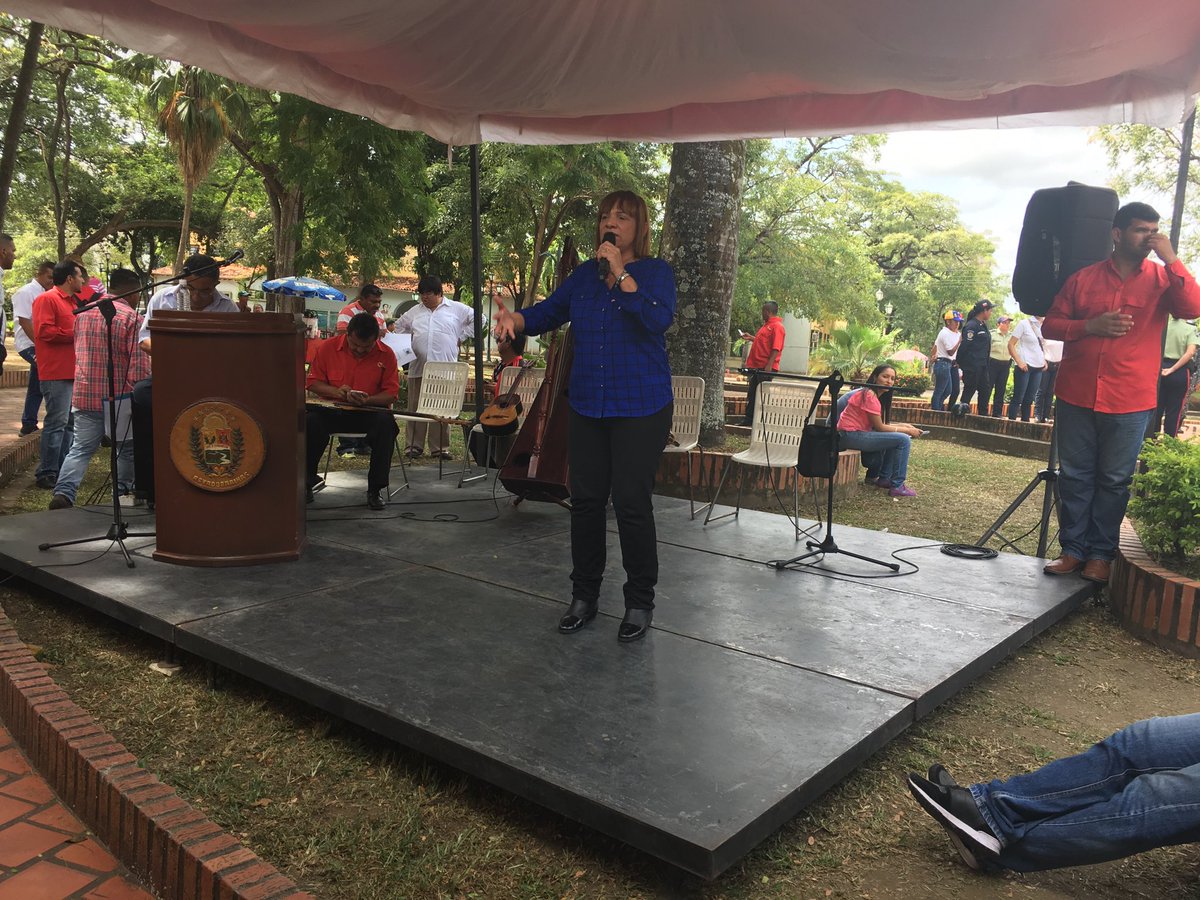 NancyPerezPSUV's tweet photo. Que vivan las mujeres luchadoras chavista Nancy Pérez candidata del estado Barinas mujer luchadora incansable noble y sobre todo chavista https://t.co/SCFVFlIYPq