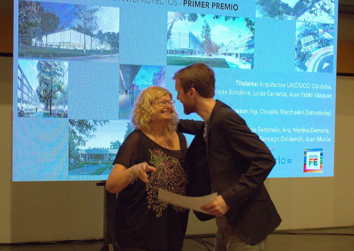 dgalloambrosis's tweet photo. Acompañamos a la Min. @claudiaebalague en la entrega de premios y menciones a los arquitectos que presentaron anteproyectos para el Complejo Educativo, Recreativo y de Alto Rendimiento "Parque Independencia", donde estará el #ISEF11 de #Rosario
#InfraestructuraEscolar @GobSantaFe https://t.co/qZCL24lAzQ
