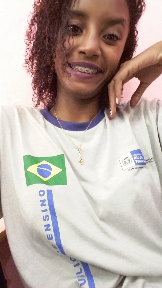 ThaylaneDias1's tweet photo. Pra ser rainha não é só sentar no trono,pra ser rainha tem que saber governar !!
👌👑🍸😍
#Pretaaa https://t.co/tNi1vPp2Vw