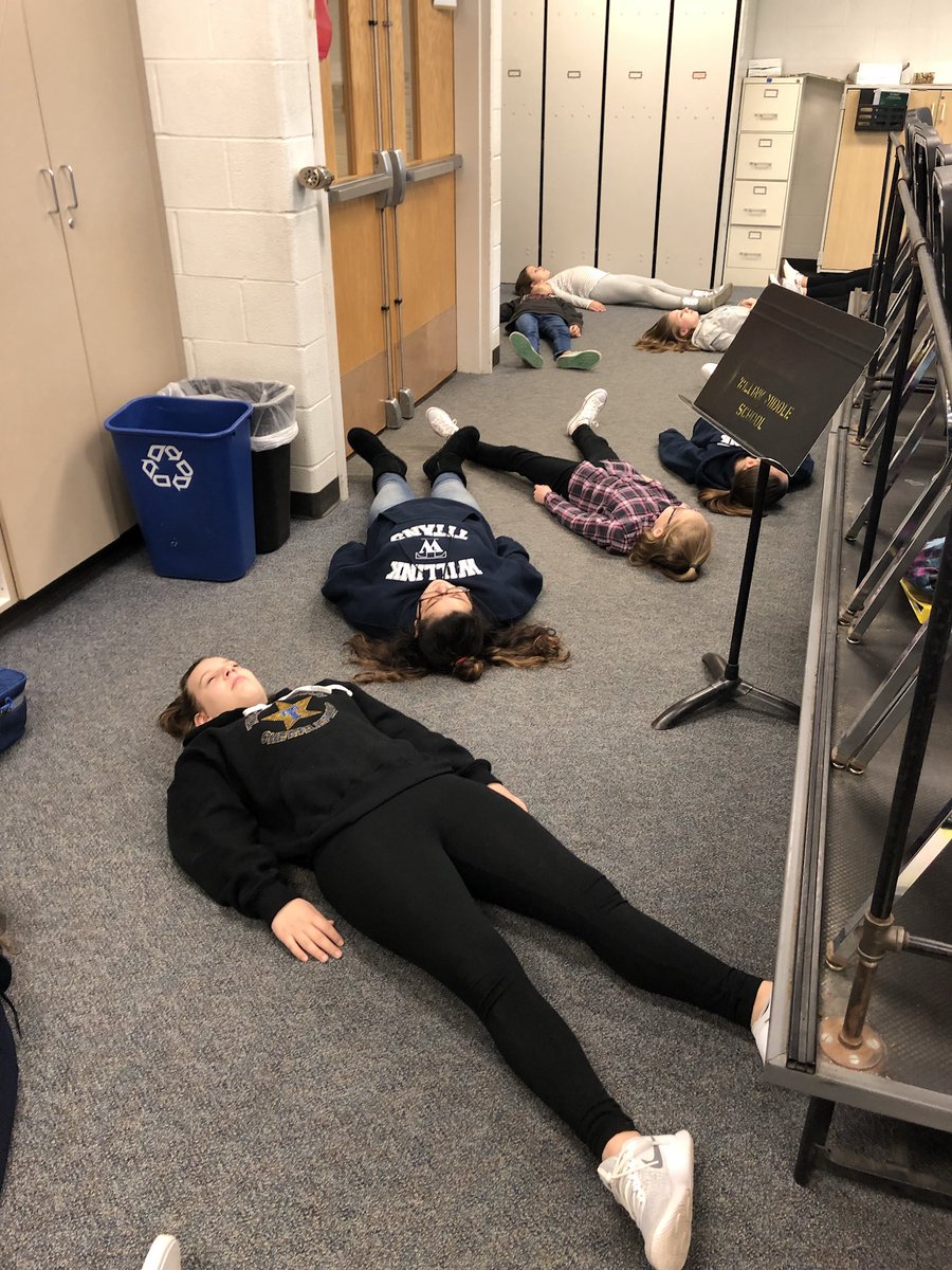 Ms_K_Thompson's tweet photo. @WillinkMusic 7th grade ladies chorus working on diaphragmatic breathing! https://t.co/Y2LtLNNn0L