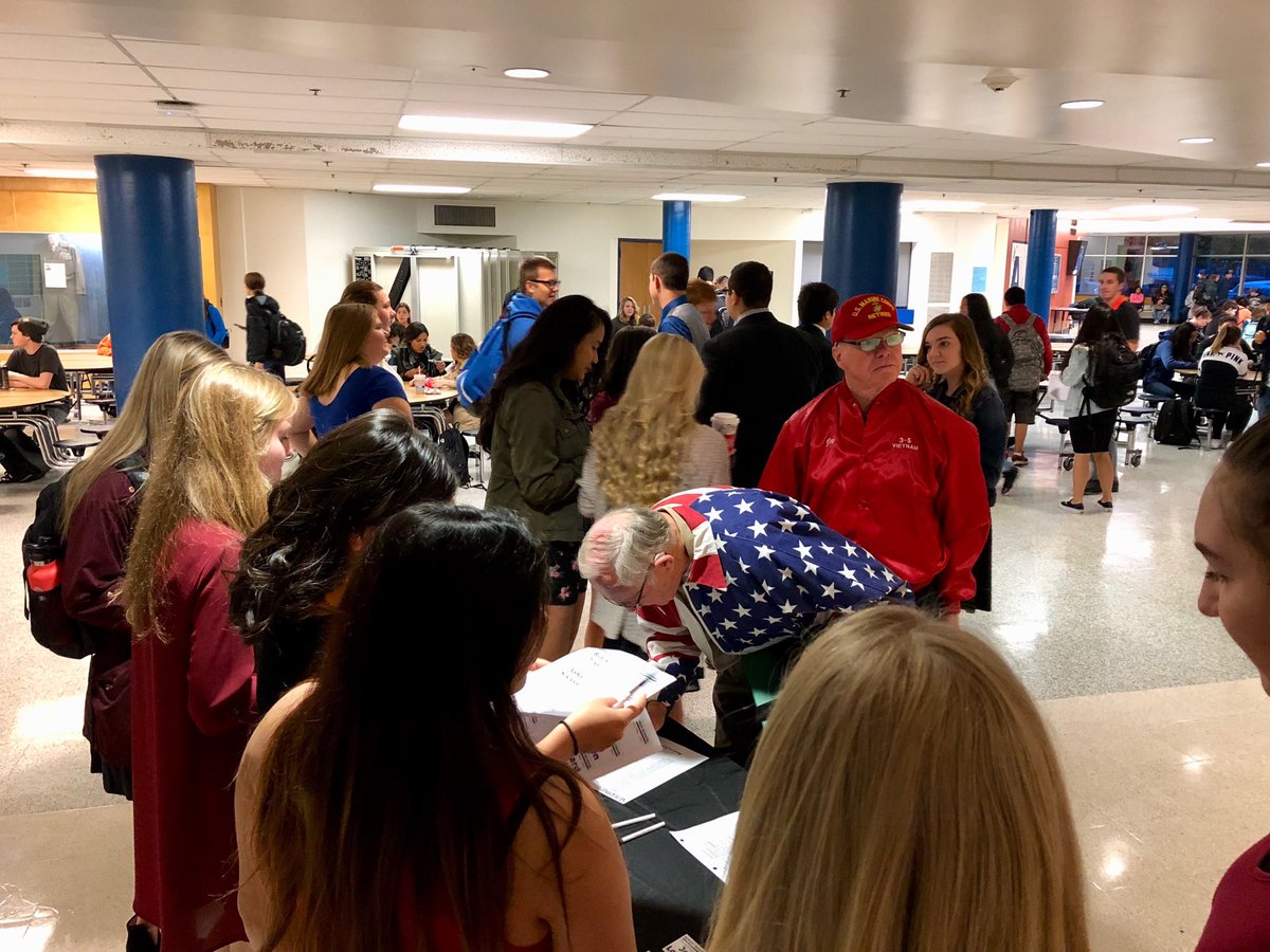salemkeizer's tweet photo. Veterans are arriving at McNary High School for Living History Day! #VeteransDay #Veterans https://t.co/DOFnh8So7R