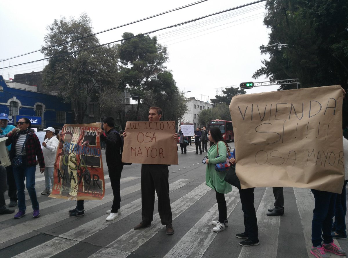 Mayela_Constit's tweet photo. @ManceraMiguelMX @patriciamercado  Vecinos de Doctores exigiendo no pasar de damnificados a deudores. #ReconstrucciónS19 @seduvi @ALDFmorena @PRD_ALDFMX @PresidenciaALDF @PRICDMX_ @RedActivismo @NoCorredor @SuarezdelReal1 @DefensaRomaCond @utopiaviva @rrdena @ReneCoulomb https://t.co/pxoZuDeDMB