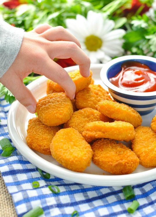 DeliciouslySavv's tweet photo. Moms can feel good about serving all Tyson Chicken "no antibiotics ever" products to their families! Great snacks for all! #Ad https://t.co/HtgdlapX9C https://t.co/EGLWhsMO8F