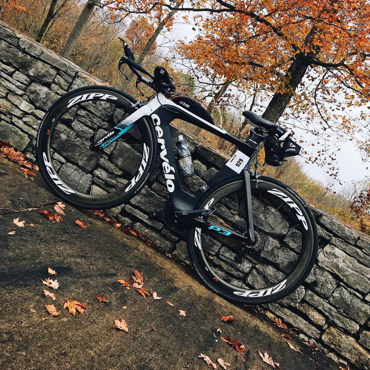 Fall riding... feelin’ the love! Only a few more weeks outside before the big chill! 🍂😬 ❄️ #cycling #cervelo #trilife #ironmantri
