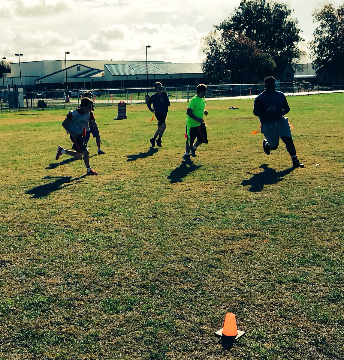 MrCoachKlineDHS's tweet photo. 9th grade boys on the gridiron! Flag football tournament! #FootballSeason #StayActive @DelmarFAB5 @PrincipalDMSHS @DelmarHSVP @DelmarSuper https://t.co/W45mg60yS3