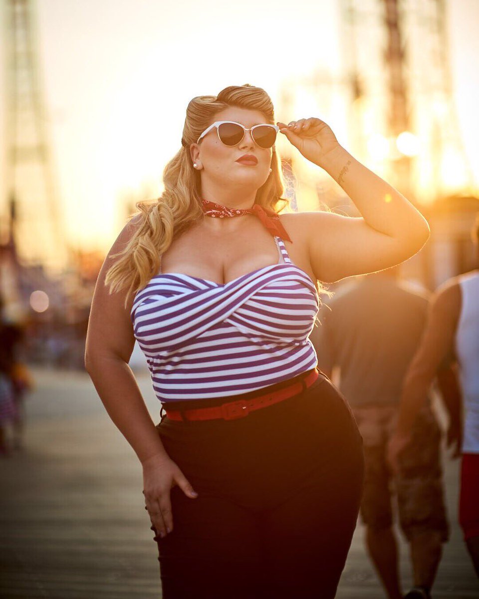 AlexaPhelece's tweet photo. Outfit as sassy as me. 💋@teampinup #pinupgirlstyle #pinupgirl #teampinup https://t.co/dbur709K4W
