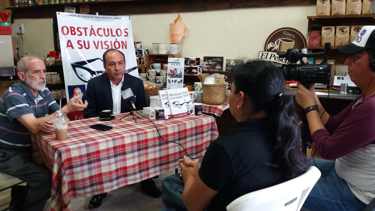 puntocuatrotv's tweet photo. @Juanita_reyesS en entrevista con el Dr. Eric J. Scroggins, Consejero financiero de grandes empresas en USA y a nivel internacional. #P4TV https://t.co/sbaQ6zFNx3