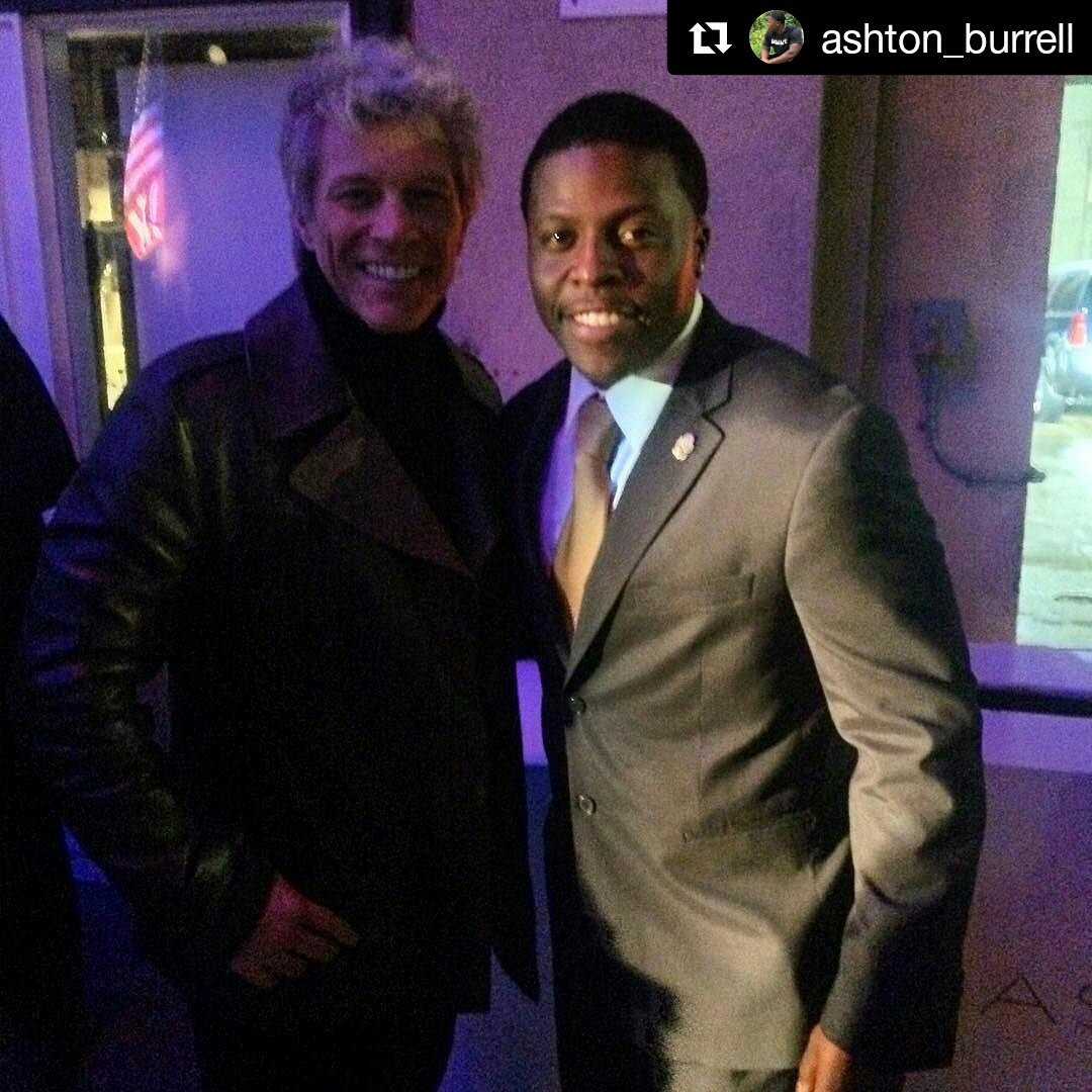 Bonjo100Arg's tweet photo. Classic vibes with the legend #jonbonjovi 
#bonjovi #ashtonburrell #newjersey #jonbonjovi #musiclegend #legendary #manofimpact  
#Repost ashton_burrell (IG) https://t.co/MXqQkfVUDH