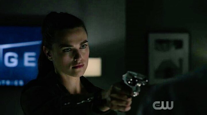 beautifulLuthor's tweet photo. Don't mess with a Luthor. She's a TOTAL BADASS!!🔥 https://t.co/lQSTYcQUOA