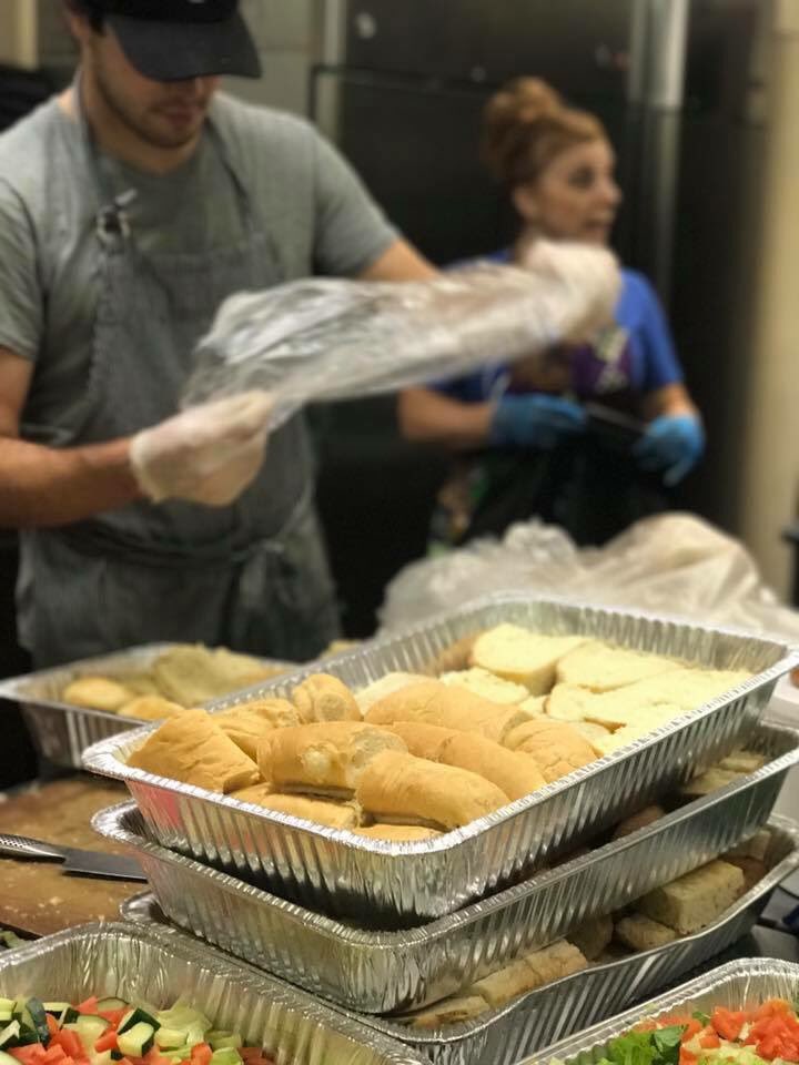 HartmanHouse's tweet photo. Getting ready for a feeding at New Friends Homeless Center tonight! Can't wait to have family time! #dinnertime #thanksgiving https://t.co/ZdStkgSHxW